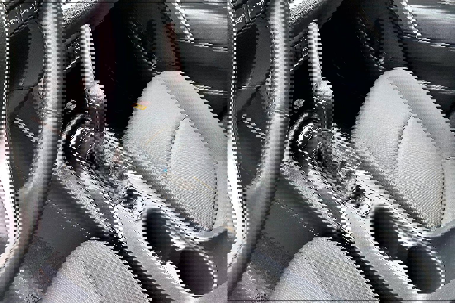 Used 2022 Toyota Corolla Cross LE w/ Moonroof Package image 16