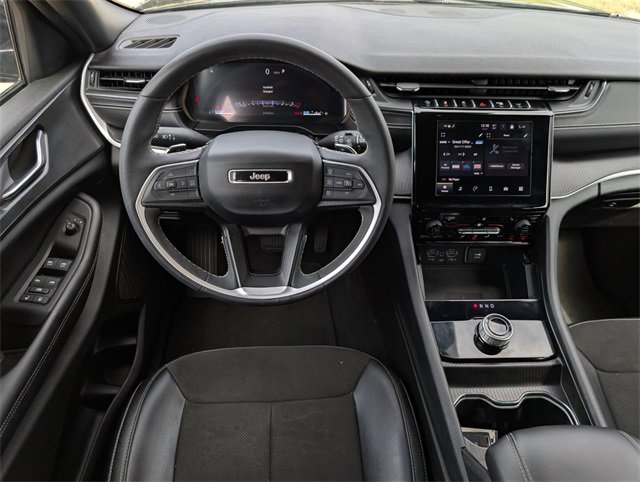 Used 2024 Jeep Grand Cherokee Altitude image 27