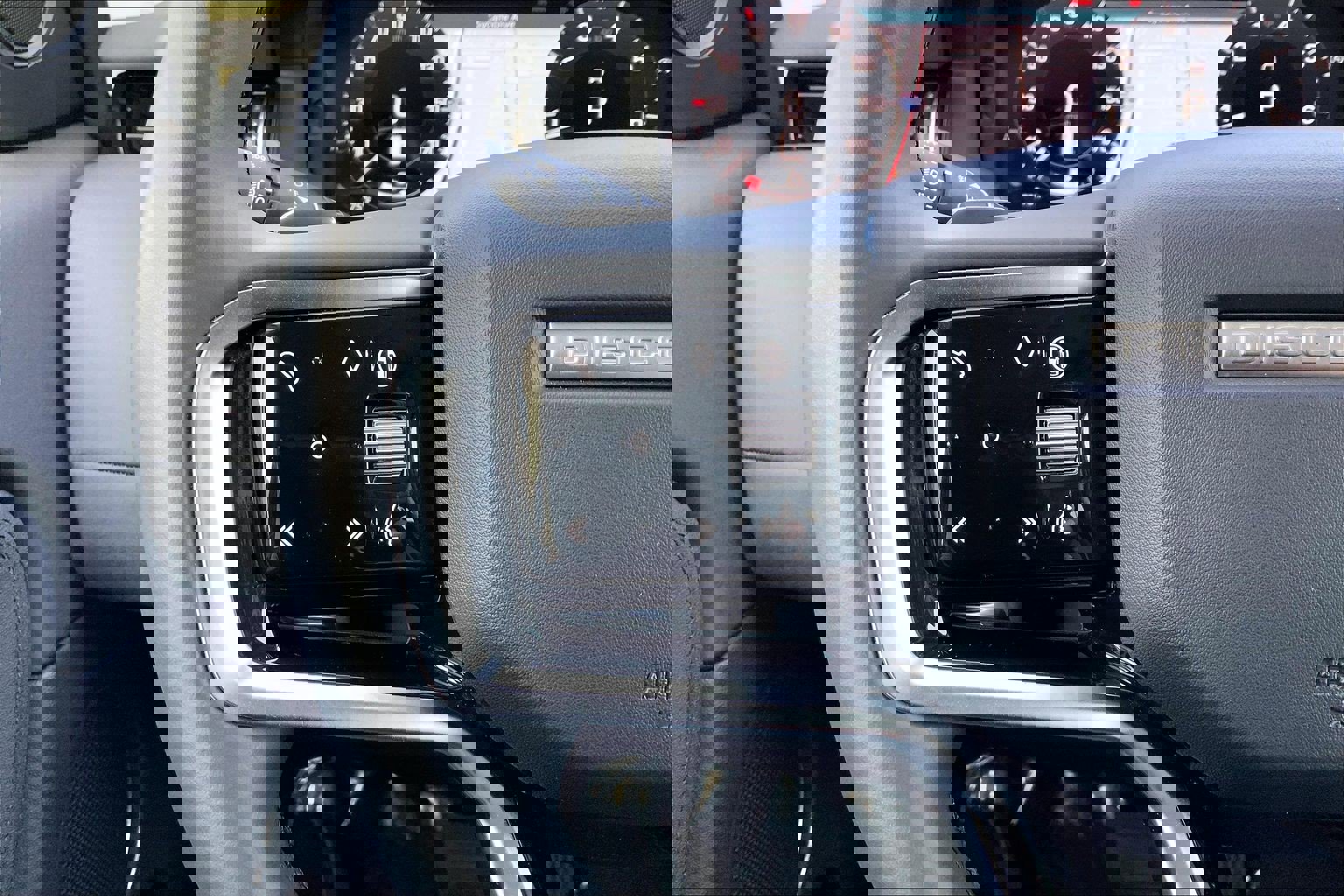 Used 2024 Land Rover Discovery Sport S image 23