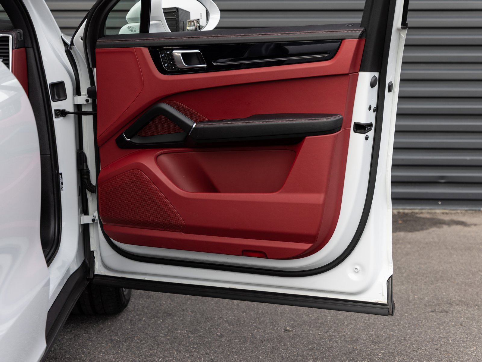 Used 2023 Porsche Cayenne image 31