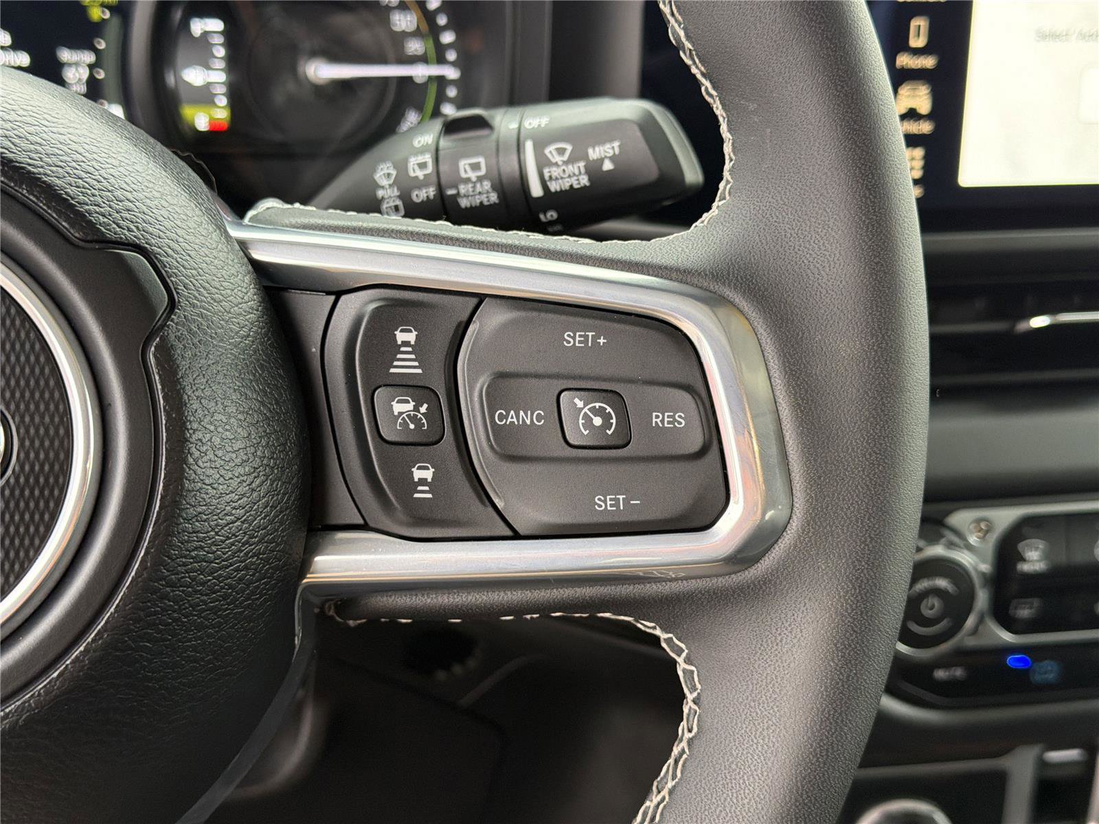 Used 2025 Jeep Wrangler Sahara w/ Safety Group image 27