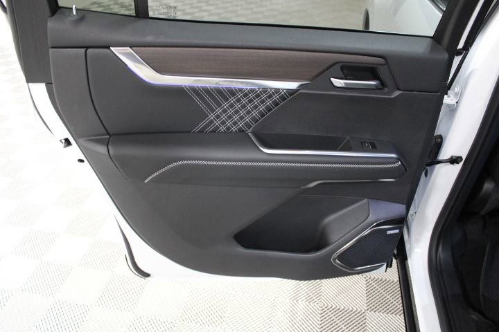 New 2026 GMC Acadia Denali w/ LPO, Floor Liner Package image 20