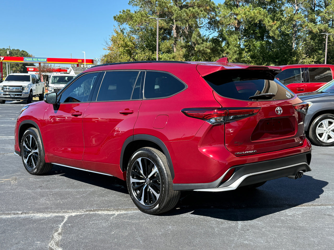 Used 2021 Toyota Highlander XSE image 3