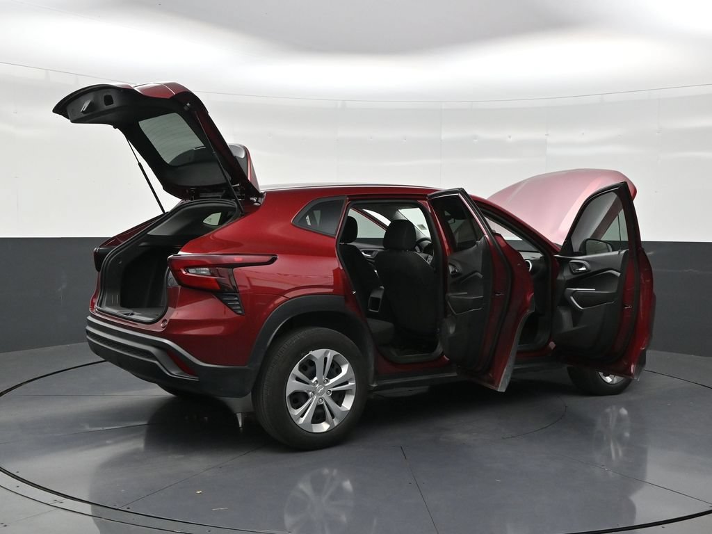 Used 2025 Chevrolet Trax LS FWD image 28