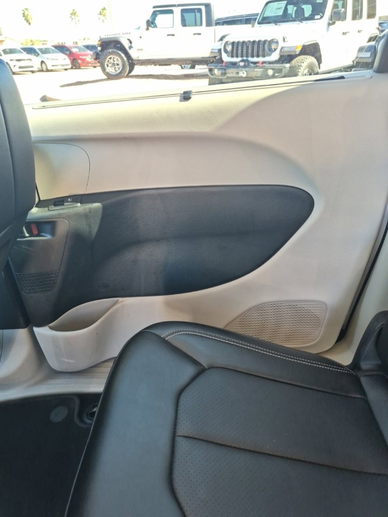 Certified 2024 Chrysler Pacifica Touring-L image 19