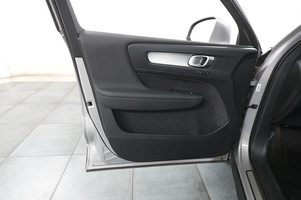 Used 2025 Volvo XC40 B5 Core AWD/4WD image 20