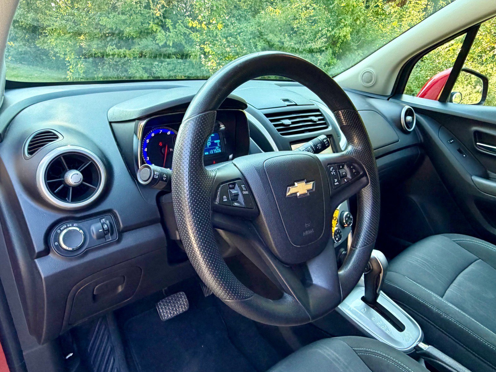 Used 2015 Chevrolet Trax LT w/ LPO, Cargo Package FWD image 12