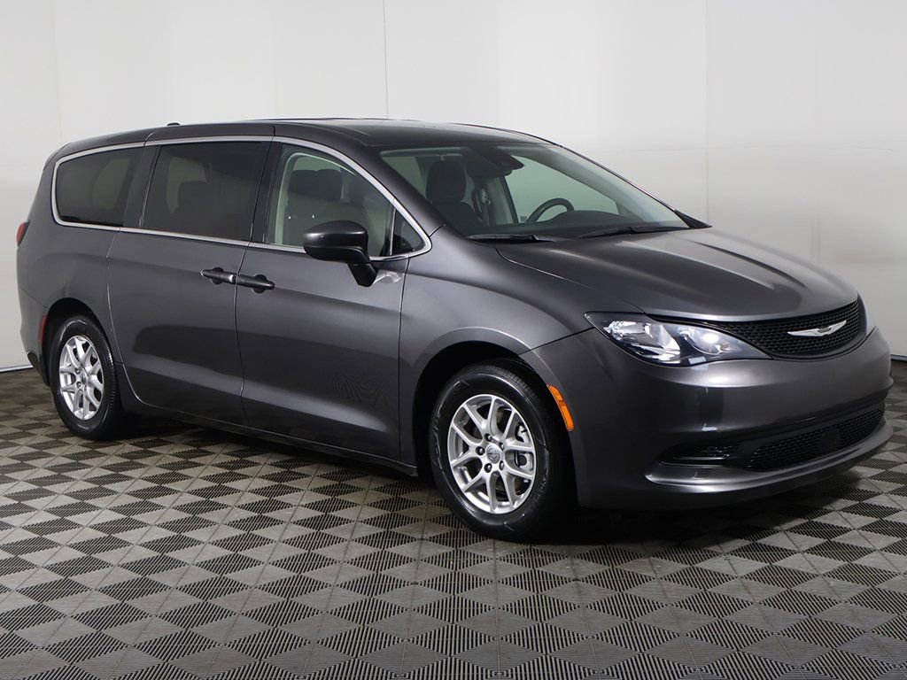 Used 2023 Chrysler Voyager LX image 43