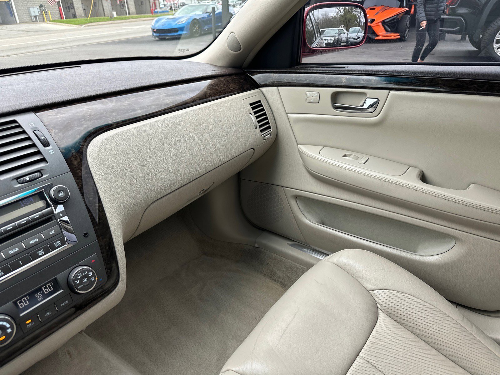 Used 2009 Cadillac DTS w/ Sun And Sound Package FWD image 36