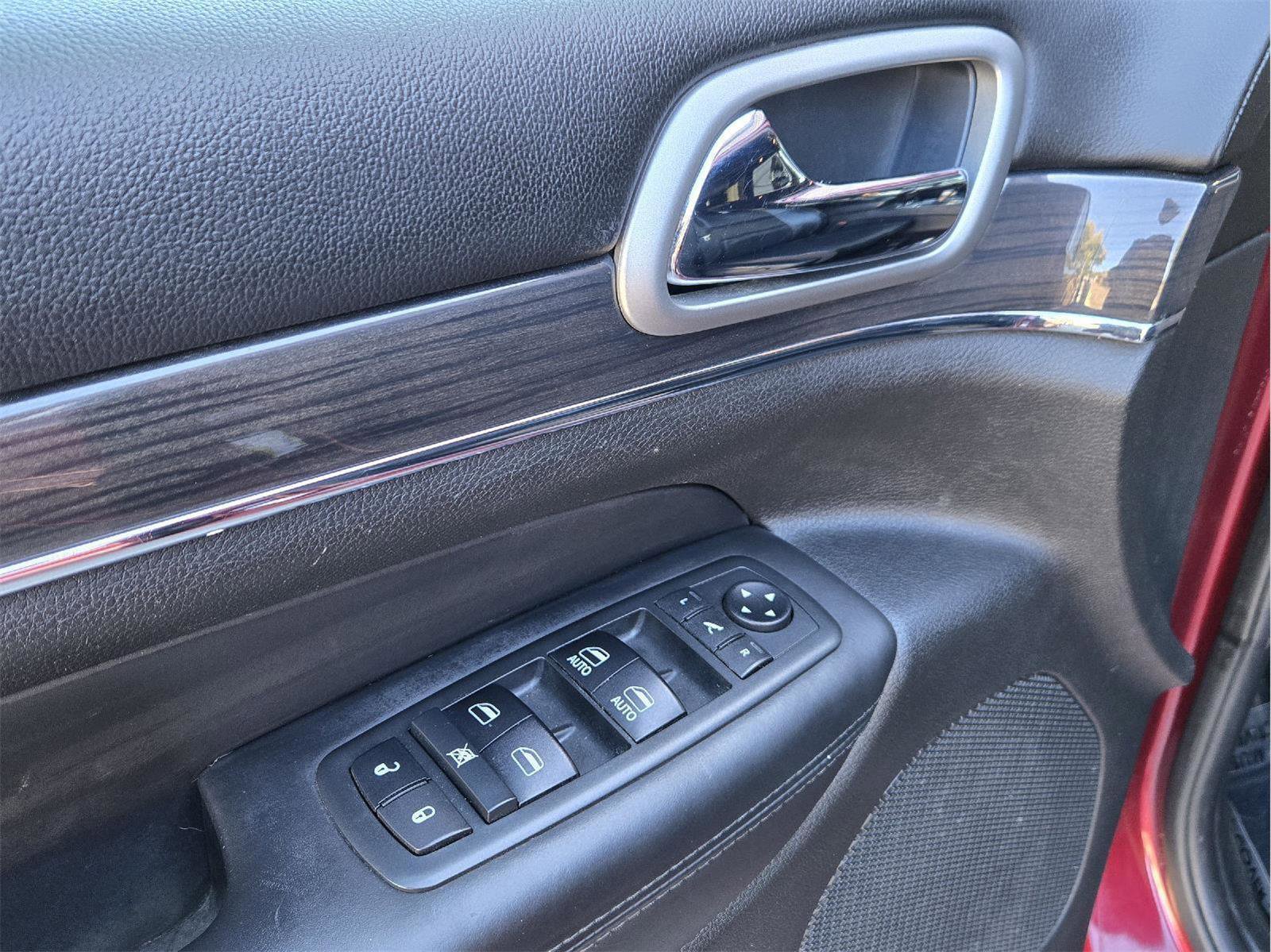 Used 2018 Jeep Grand Cherokee Overland image 9