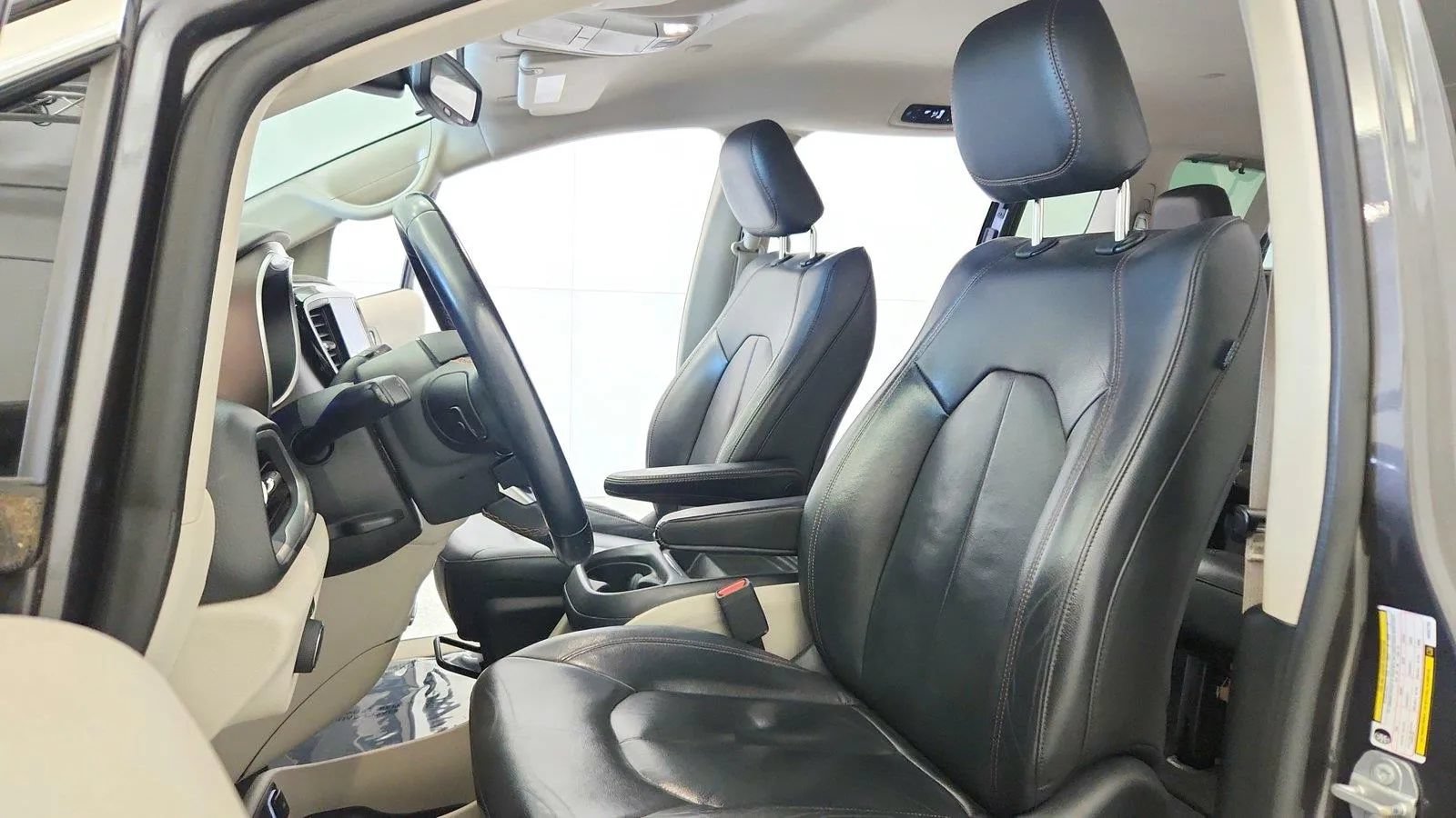 Used 2017 Chrysler Pacifica Touring-L FWD image 20