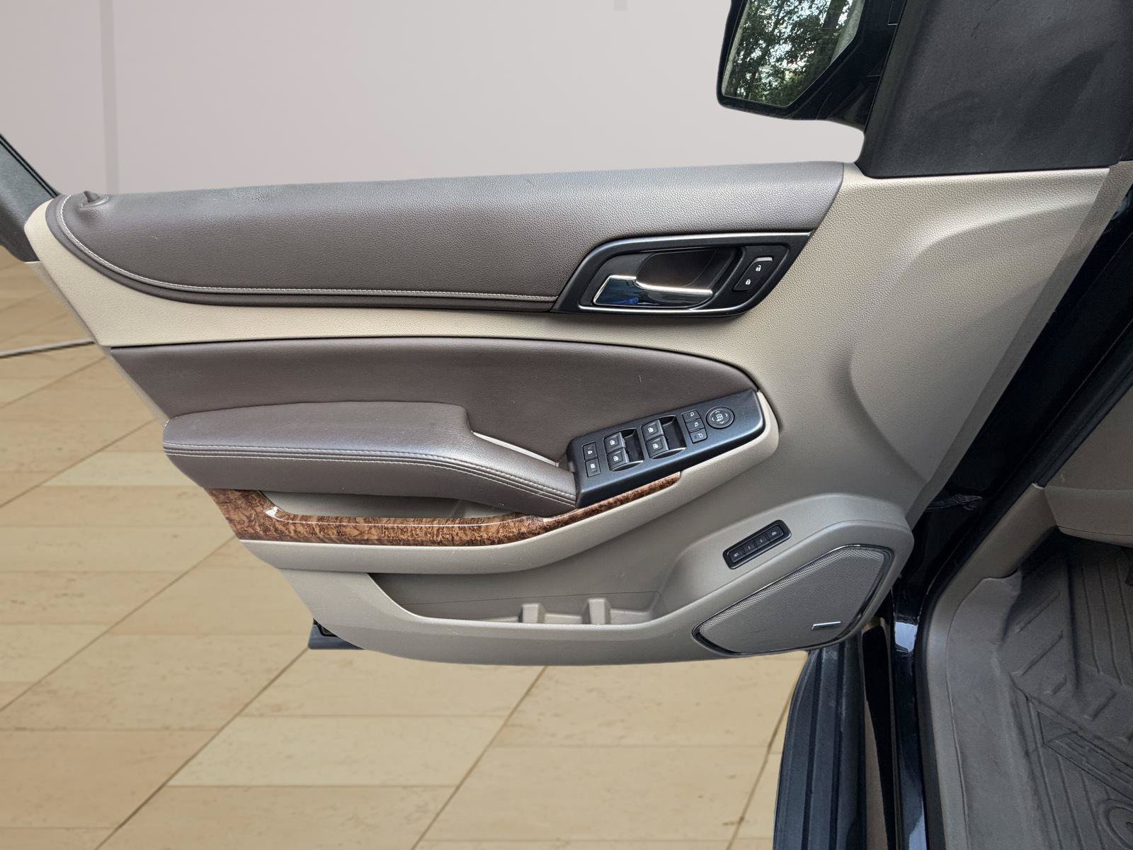 Used 2019 Chevrolet Suburban Premier AWD/4WD image 20
