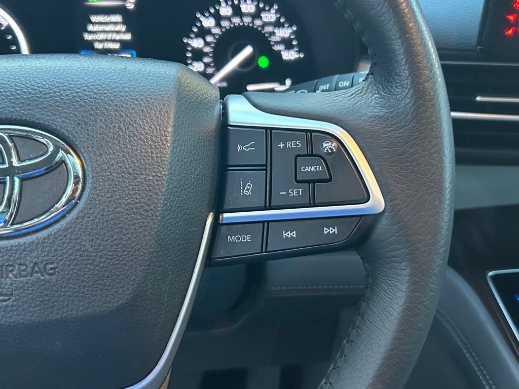 Used 2024 Toyota Sienna XLE image 39