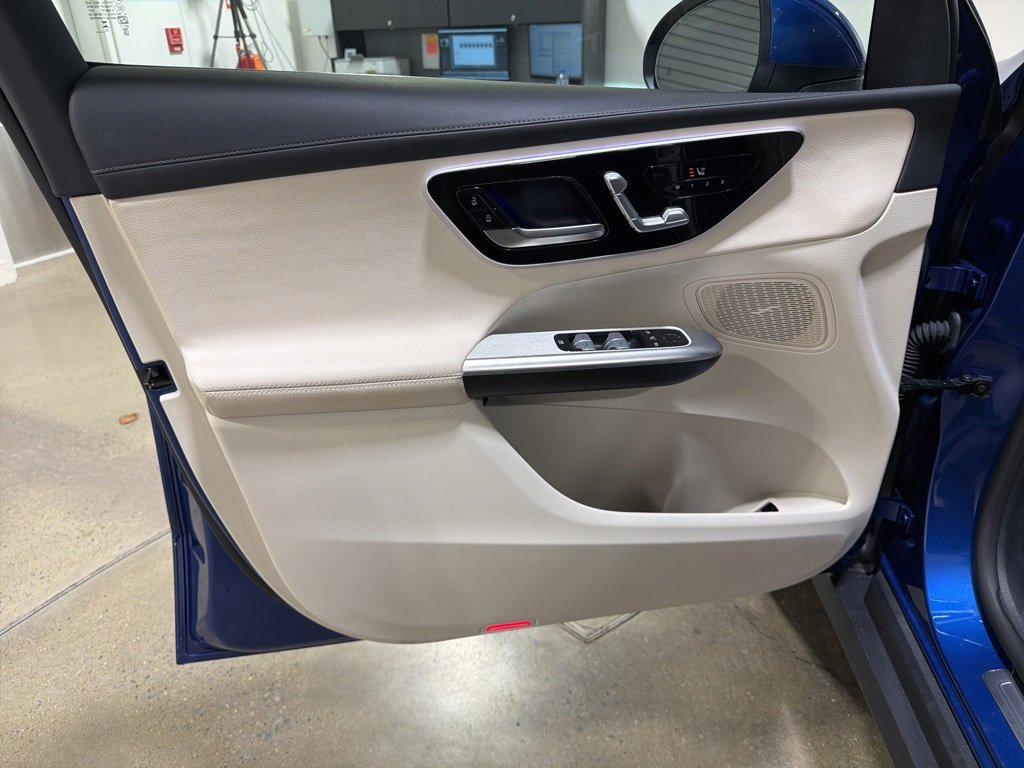 Used 2024 Mercedes-Benz GLC 300 4MATIC image 9