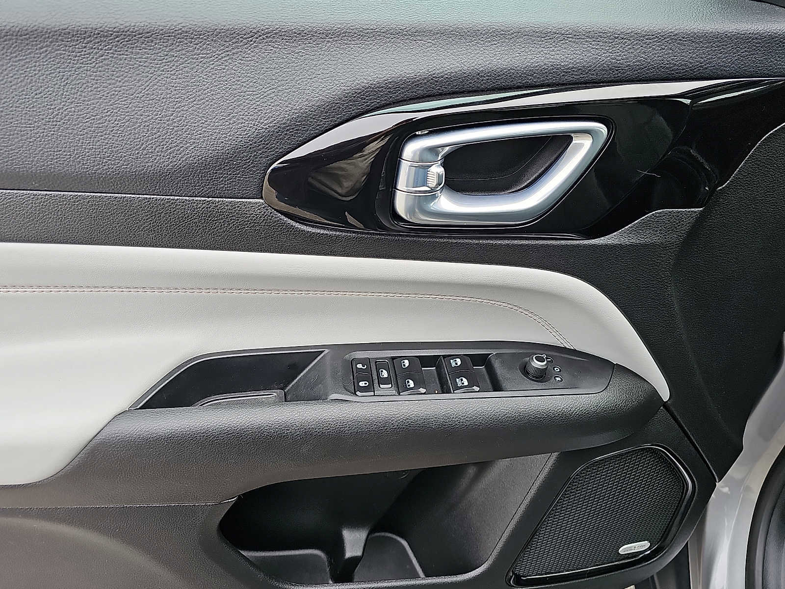 Used 2023 Jeep Compass Limited w/ Sun and Sound Group image 13