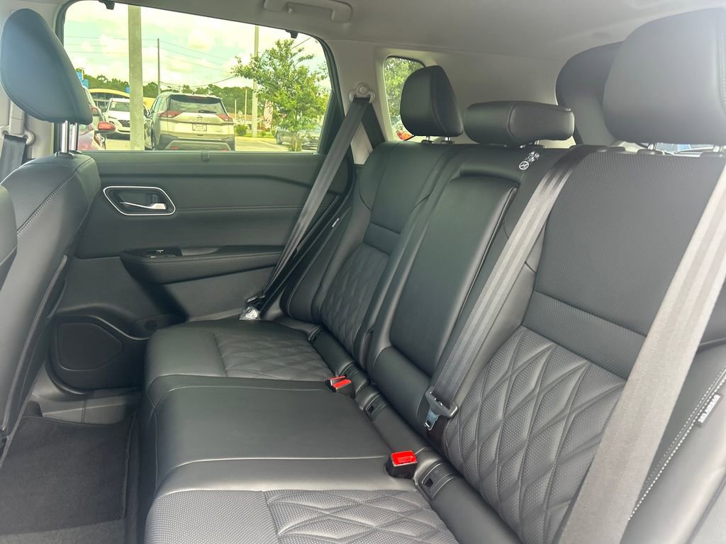 New 2026 Nissan Rogue Platinum image 24