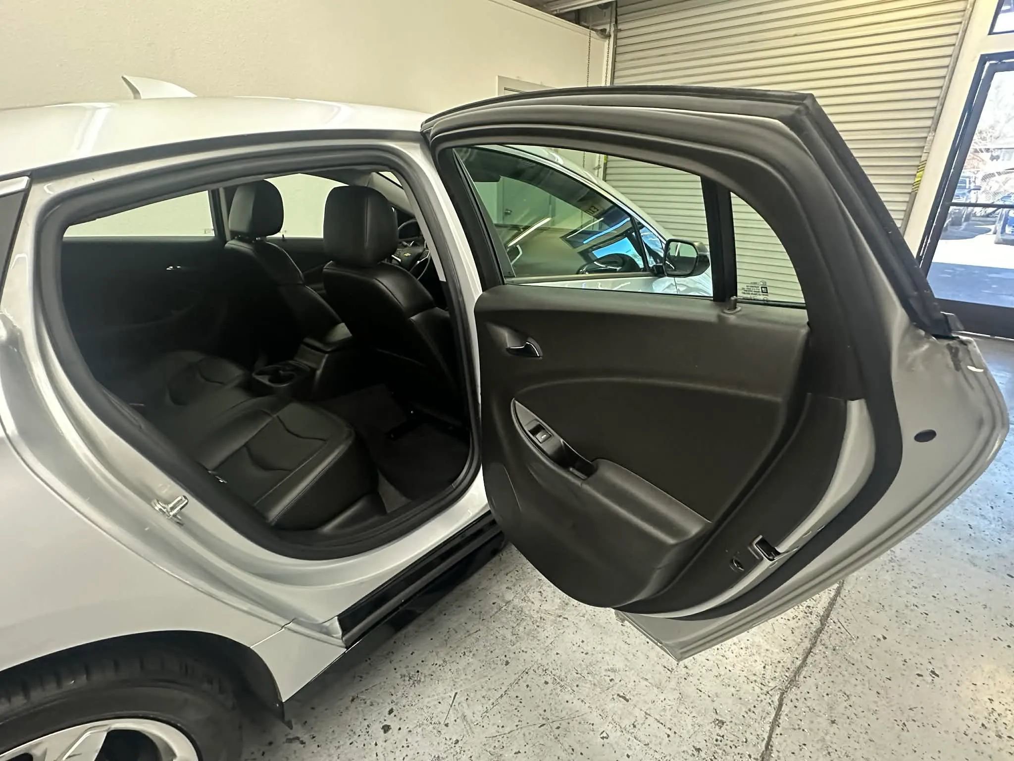 Used 2017 Chevrolet Volt LT w/ Comfort Package image 46