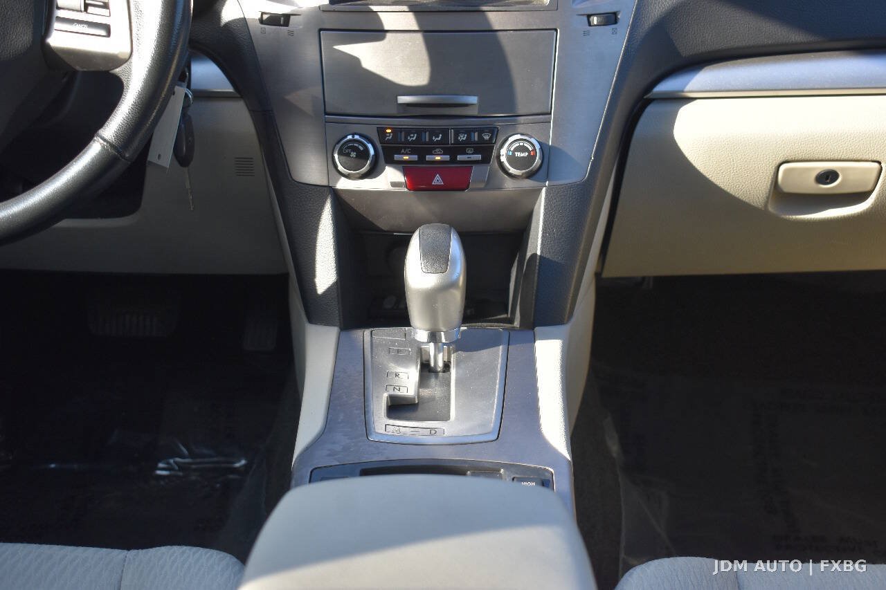 Used 2012 Subaru Outback 2.5i Premium w/ All-Weather Pkg AWD/4WD image 26
