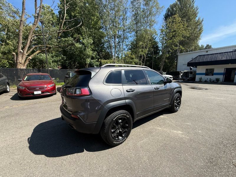 Used 2019 Jeep Cherokee Trailhawk AWD/4WD image 6