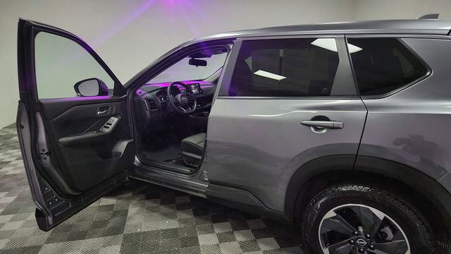 Used 2024 Nissan Rogue SV image 16