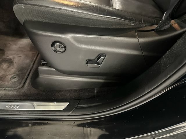 Used 2018 Jeep Grand Cherokee Limited AWD/4WD image 25