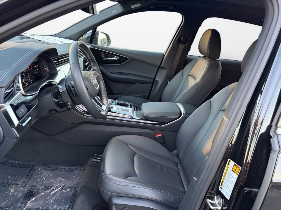 Used 2025 Audi Q7 2.0T Premium w/ Convenience Package image 9