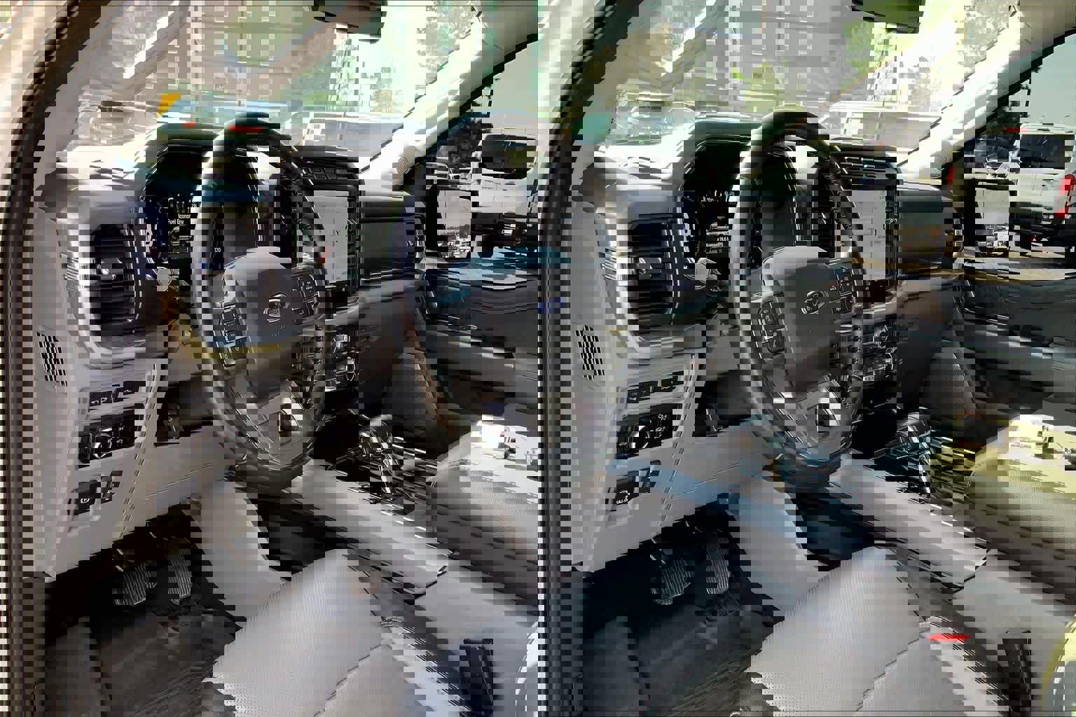 Used 2023 Ford F150 Lariat w/ Trailer Tow Package image 16