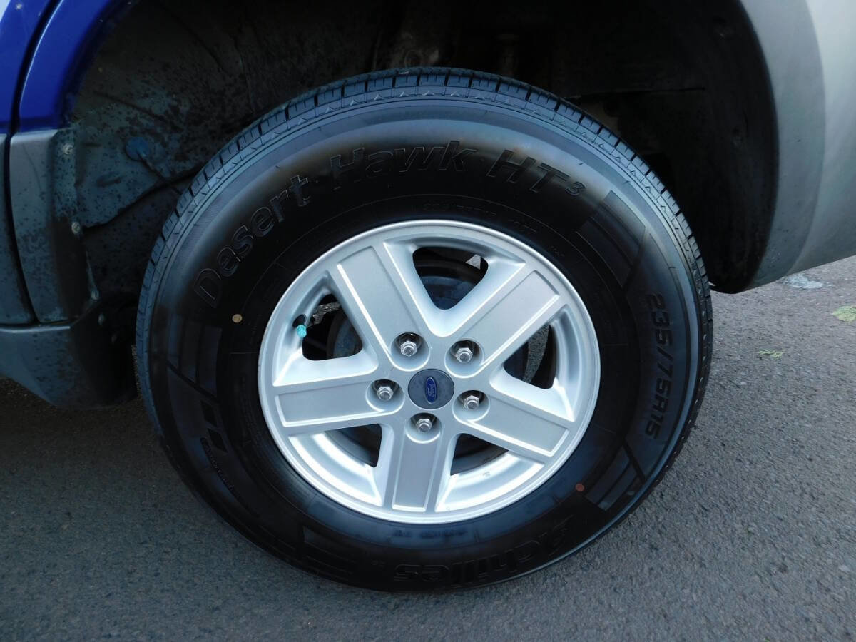 Used 2005 Ford Escape XLS FWD image 16