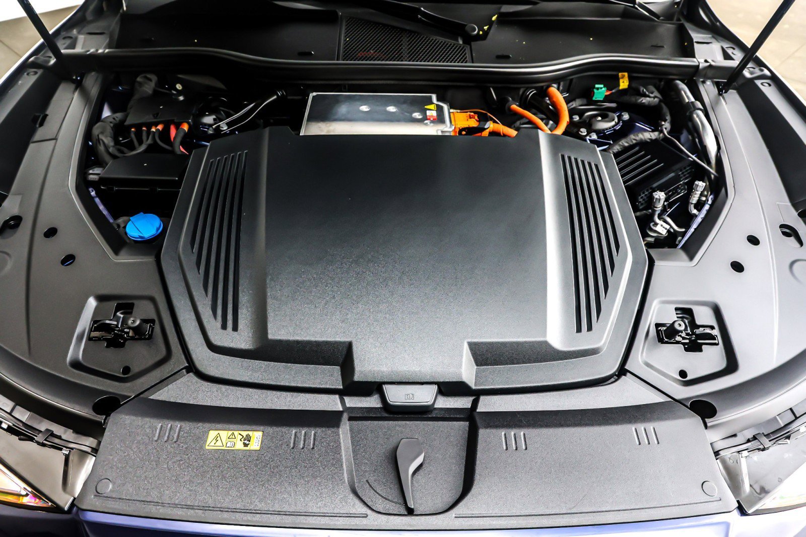 Used 2022 Audi e-tron Premium w/ Convenience Plus Package image 12