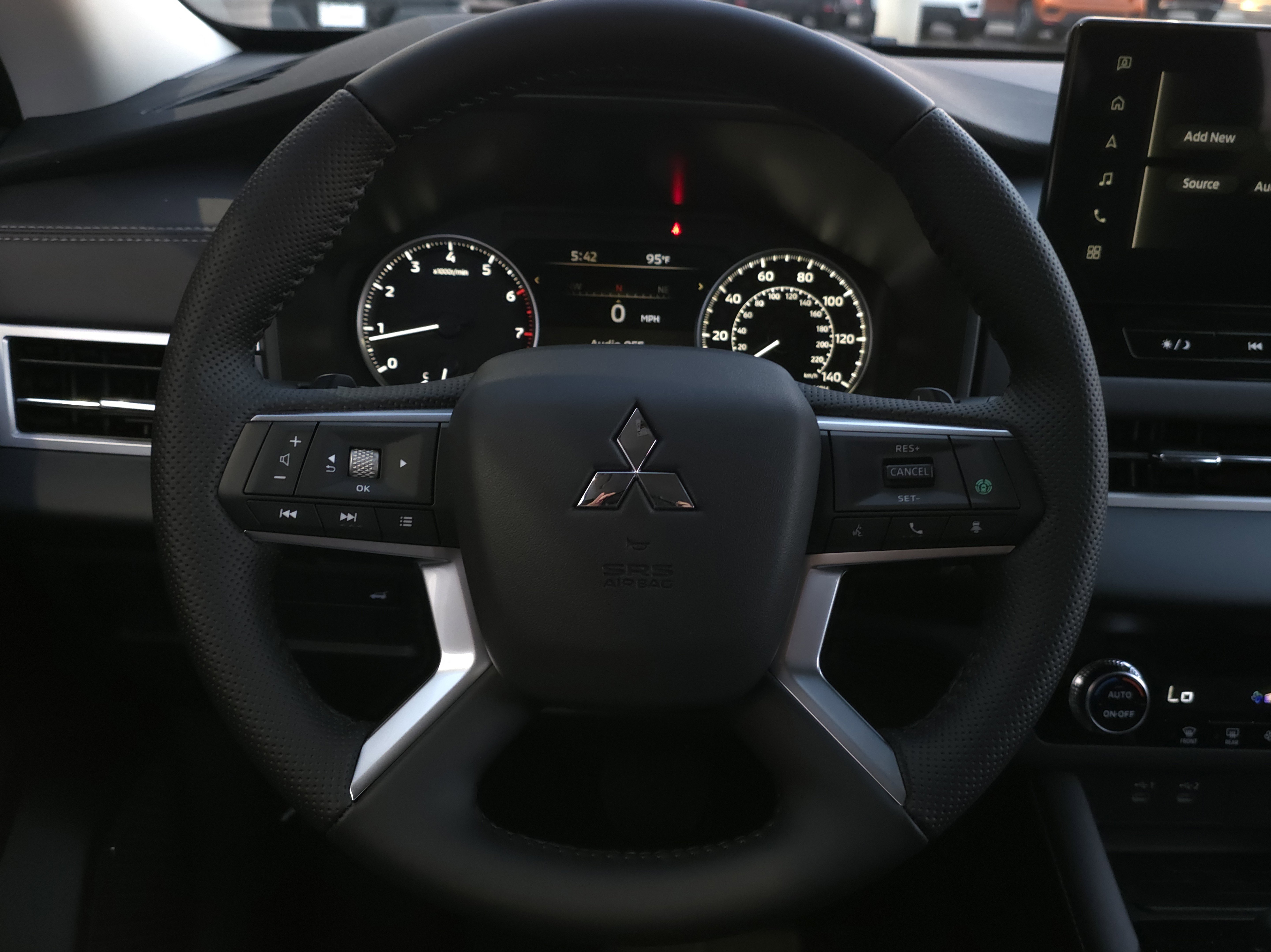 New 2025 Mitsubishi Outlander SE image 11