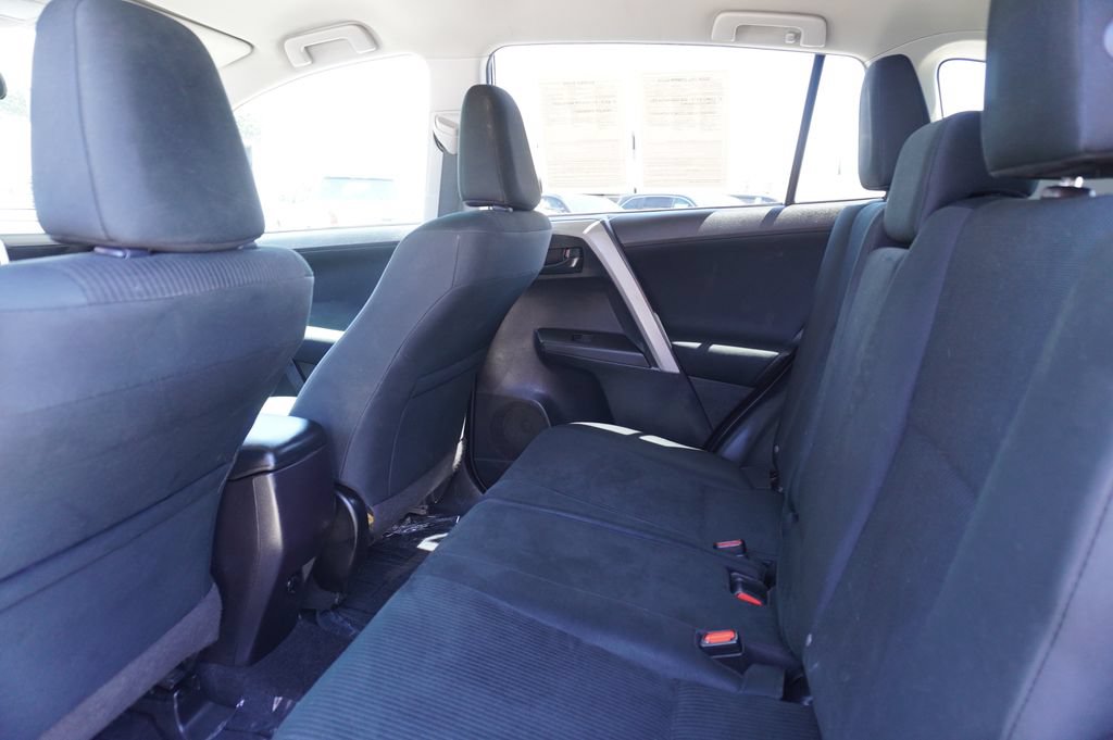 Used 2018 Toyota RAV4 LE w/ All Weather Liner Package FWD image 10