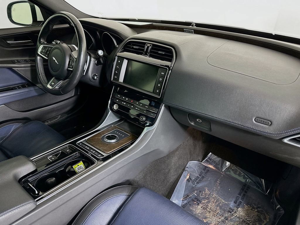 Used 2018 Jaguar XE R-Sport image 36