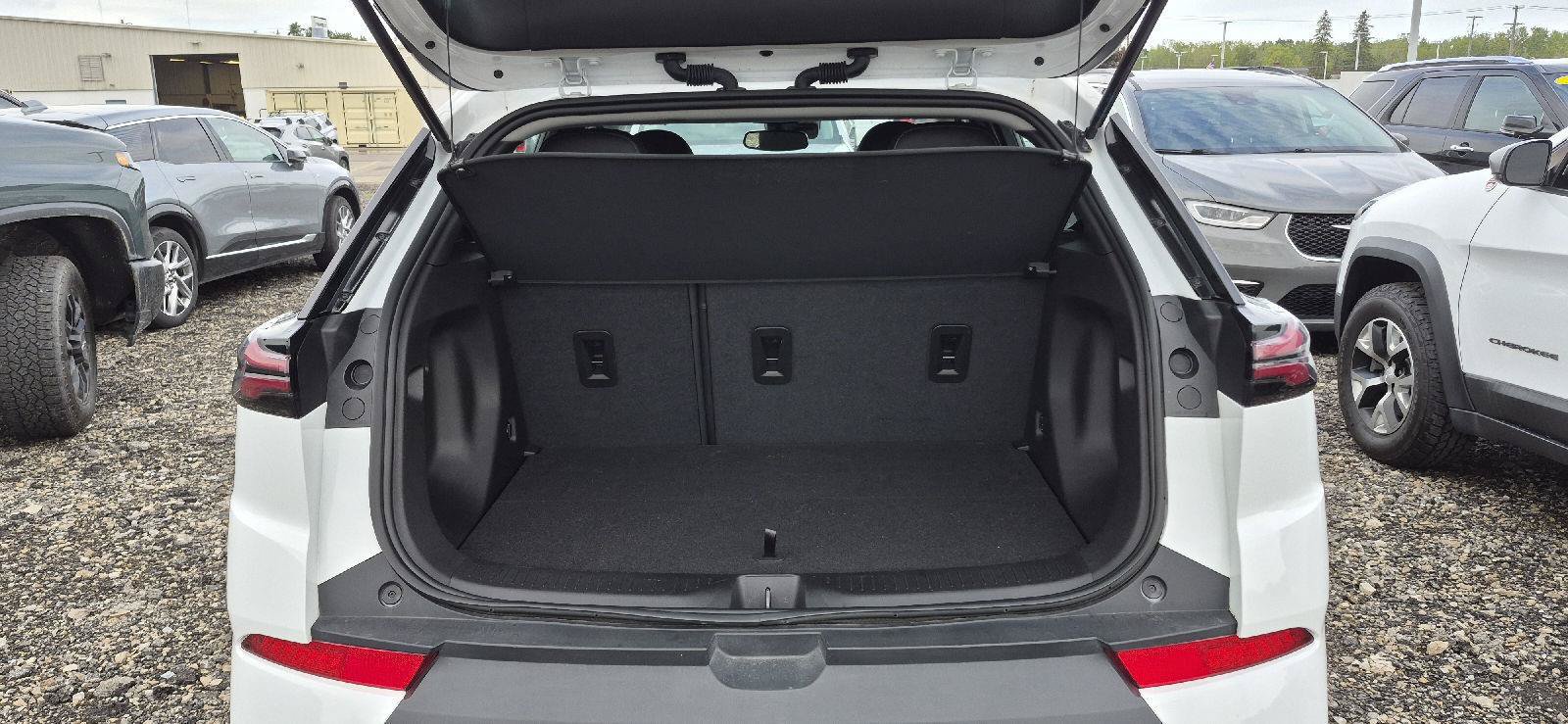 Used 2023 Chevrolet Bolt EUV LT w/ Convenience Package FWD image 5