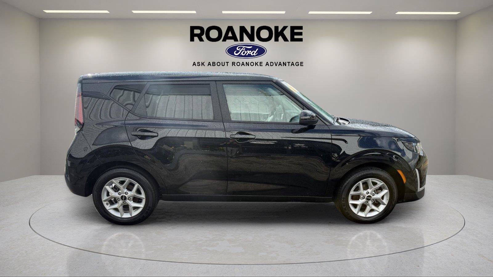 Used 2025 Kia Soul LX FWD image 5