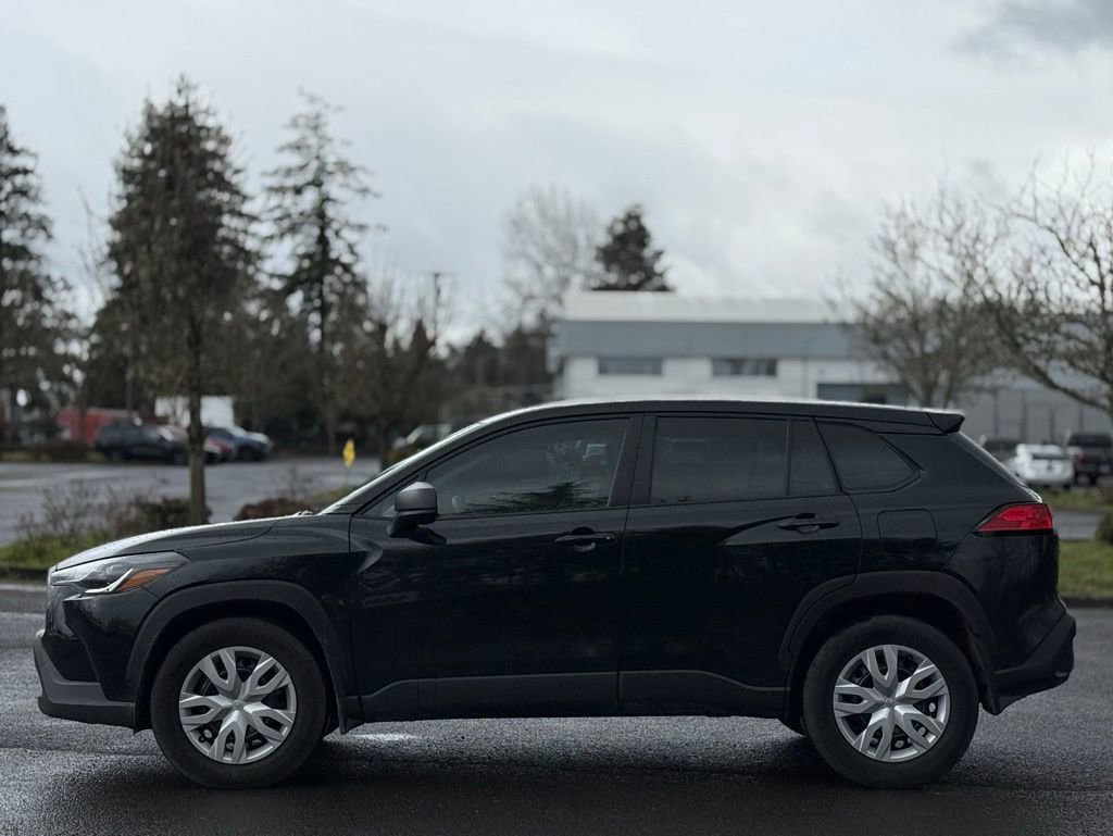 Used 2023 Toyota Corolla Cross L image 2