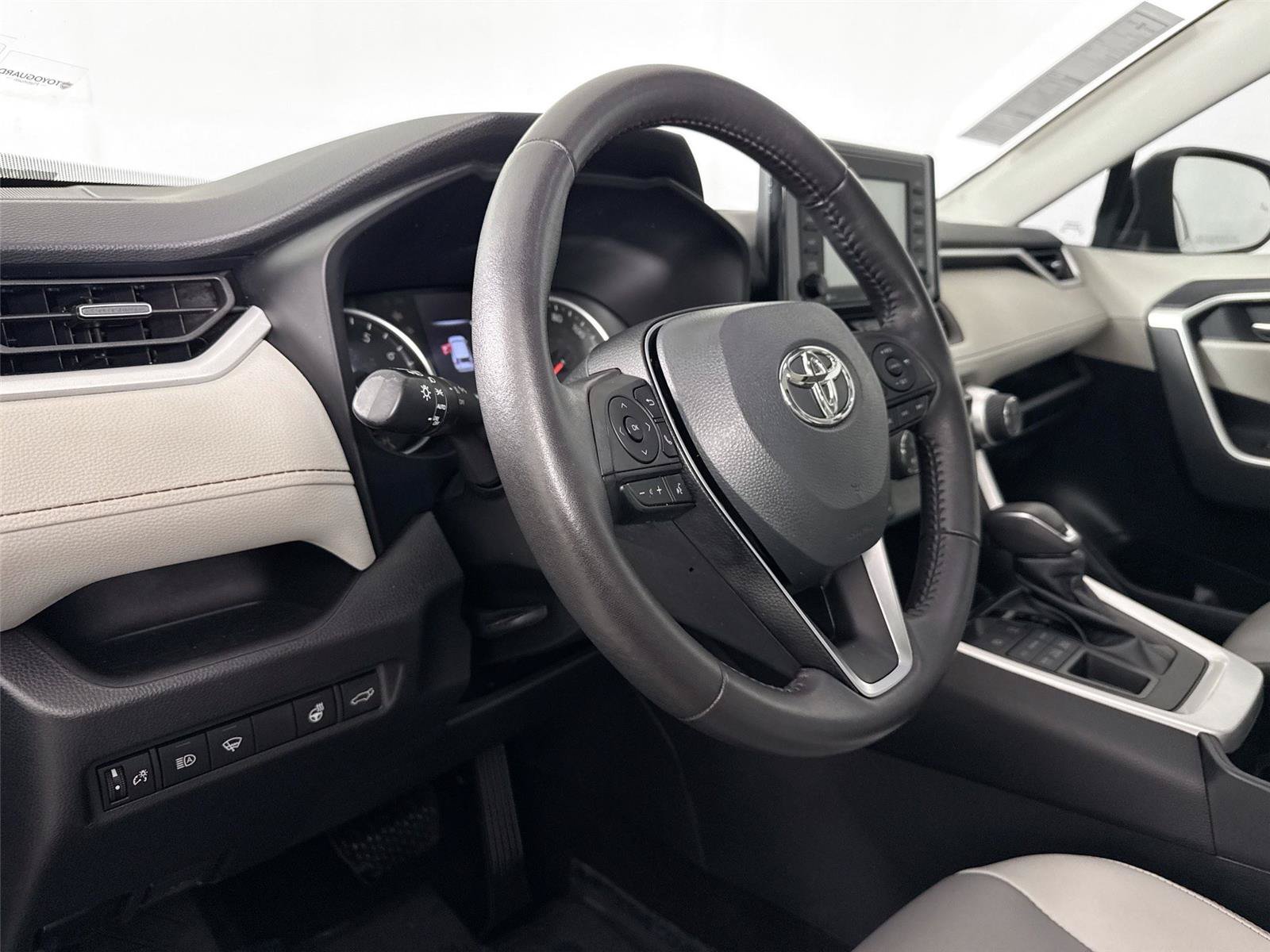 Certified 2022 Toyota RAV4 XLE Premium AWD/4WD image 4