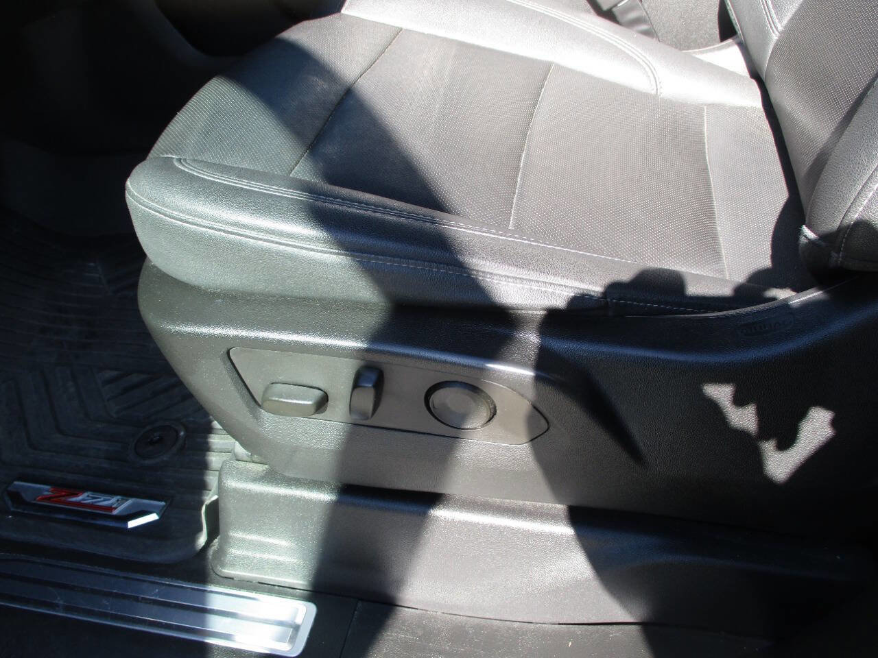 Used 2023 Chevrolet Silverado 1500 LTZ image 19