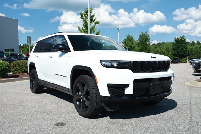 Used 2023 Jeep Grand Cherokee L Laredo AWD/4WD image 3