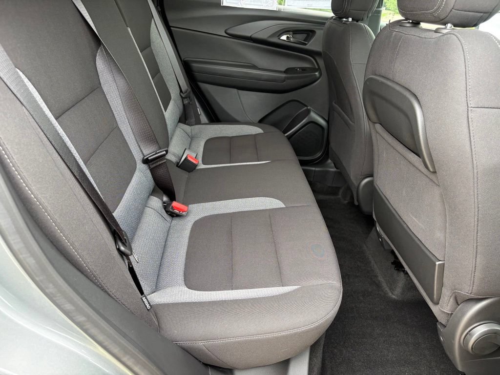 Used 2023 Chevrolet TrailBlazer LT FWD image 33