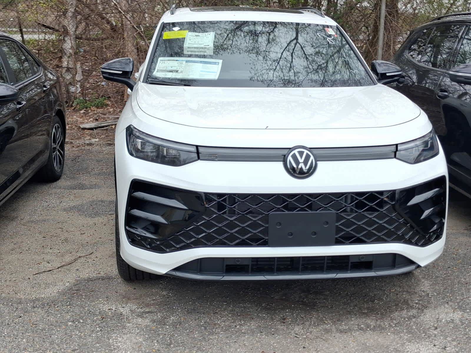 New 2026 Volkswagen Tiguan SE R-Line AWD/4WD image 3