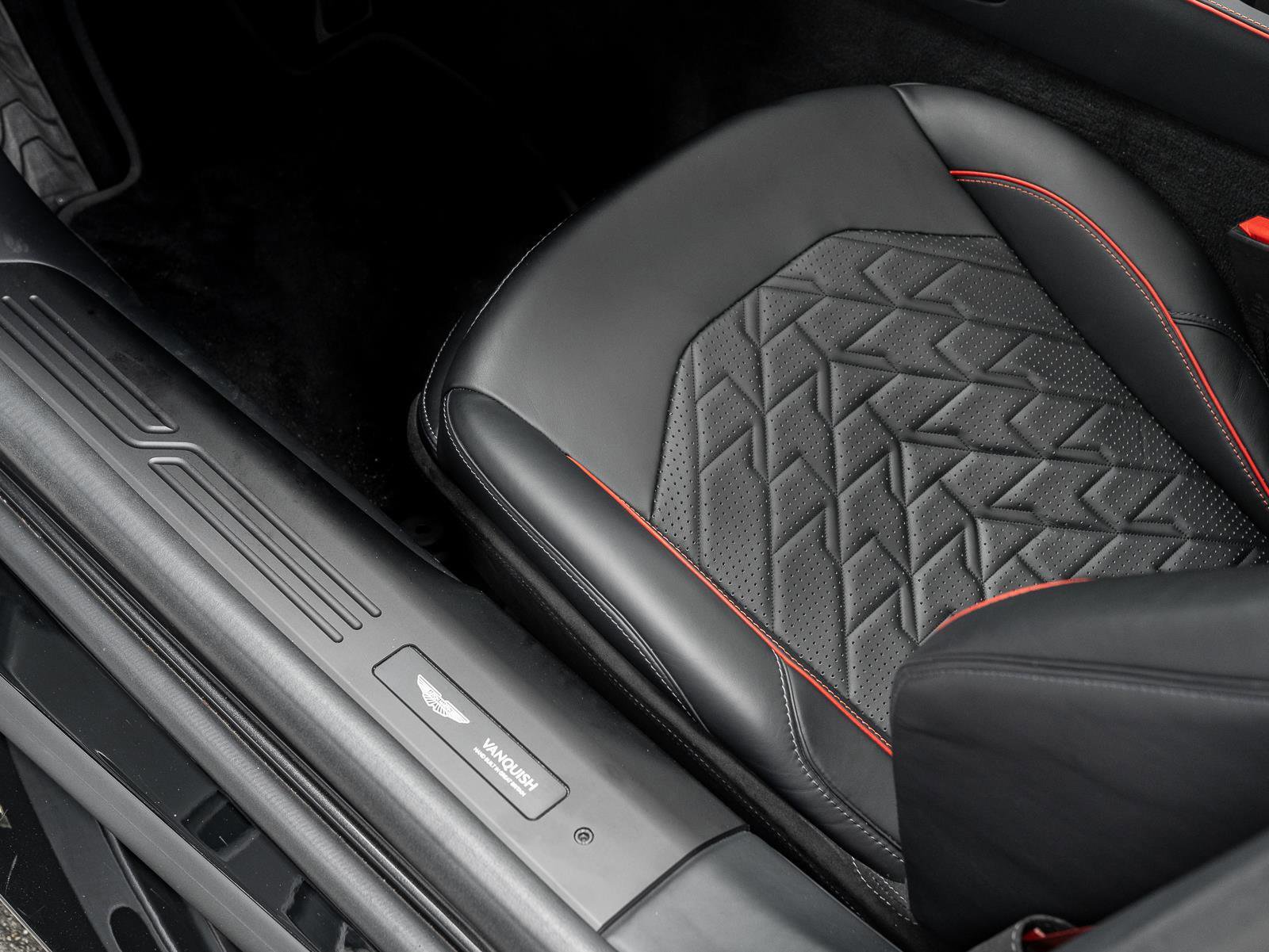 Used 2025 Aston Martin Vanquish RWD image 18