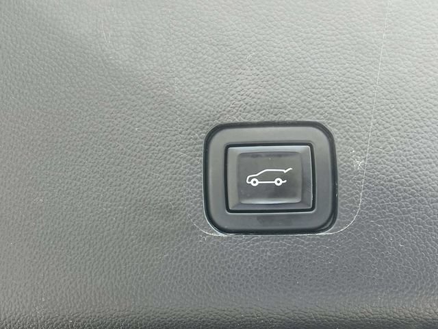 Used 2021 Chevrolet Traverse RS w/ LPO, Floor Liner Package FWD image 22