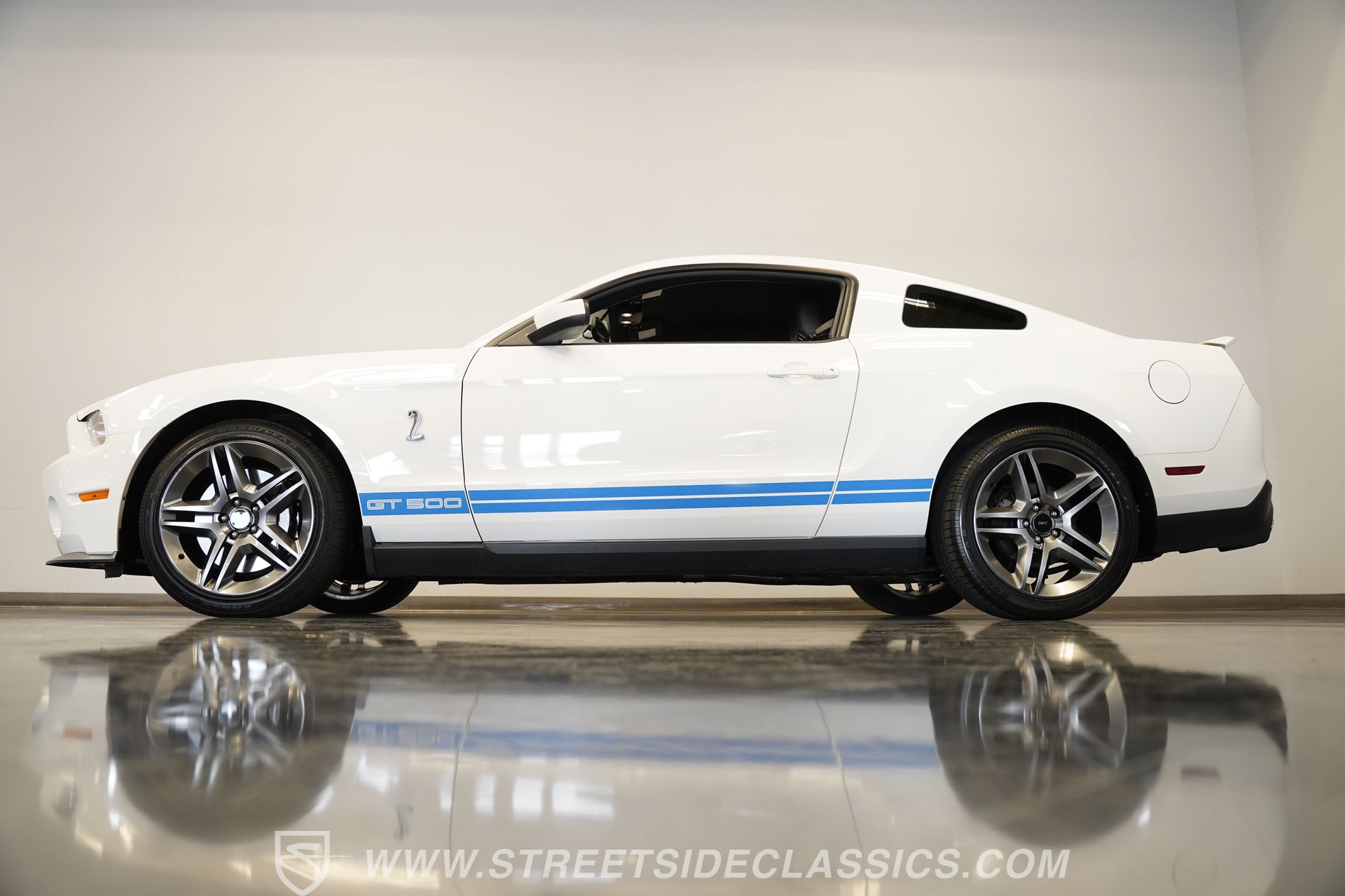 Used 2010 Ford Mustang Shelby GT500 image 8