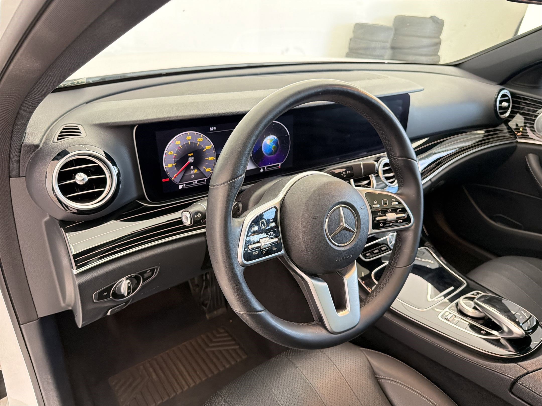 Used 2020 Mercedes-Benz E 350 4MATIC Sedan image 4