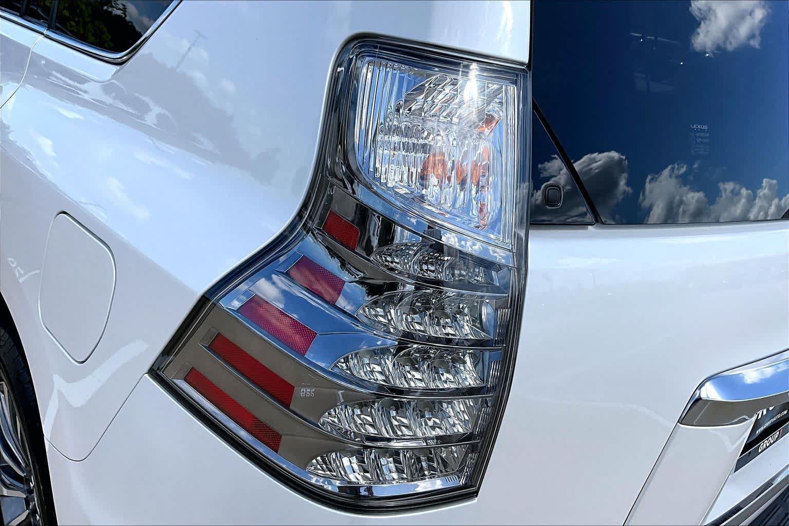 Used 2023 Lexus GX 460 Luxury w/ Accessory Package AWD/4WD image 29