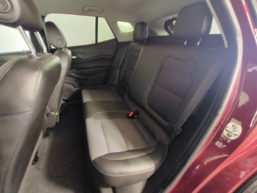 Used 2025 Chevrolet Trax LT FWD image 17