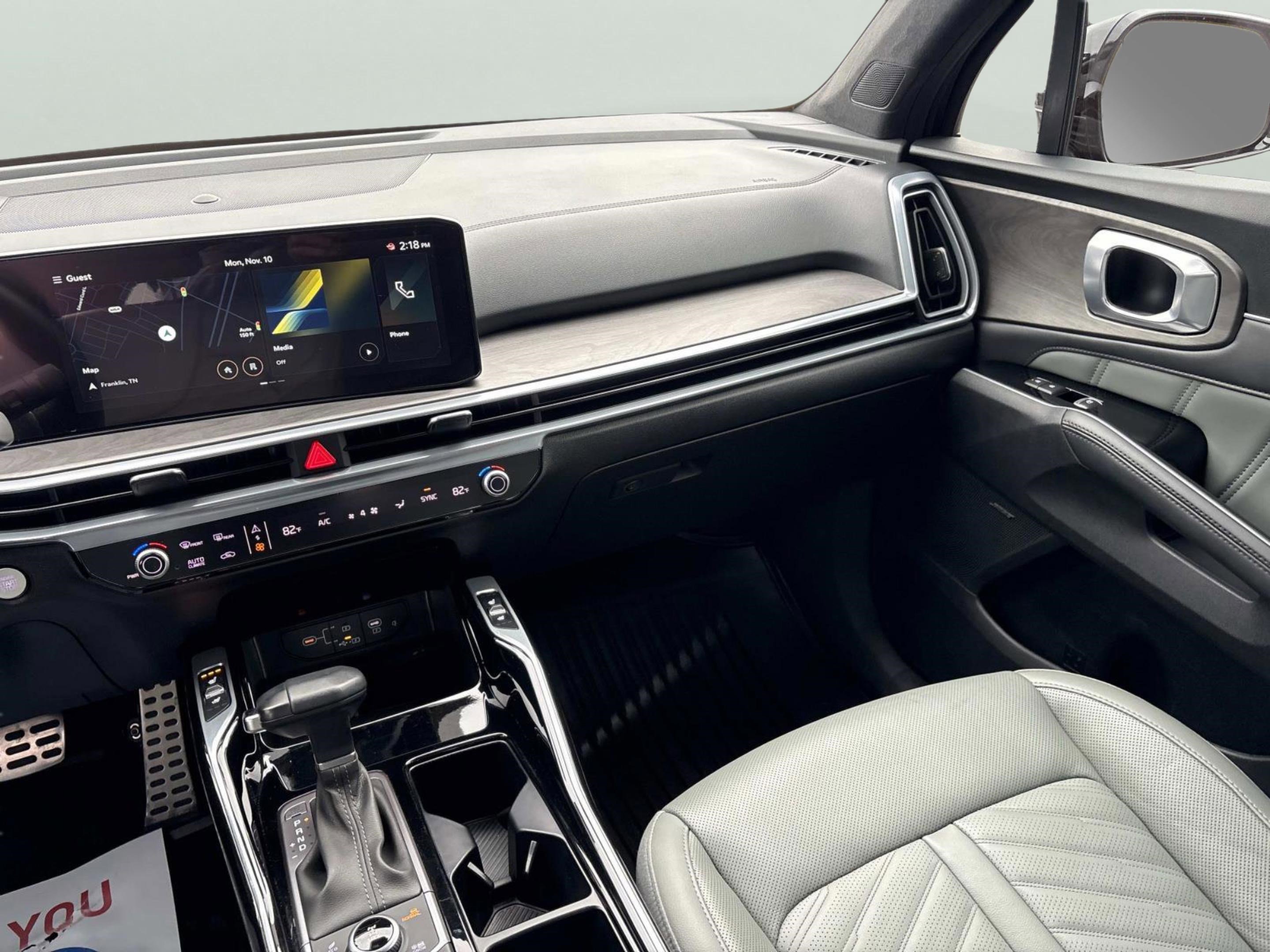 Used 2025 Kia Sorento SX Prestige w/ Sage Leather Package image 11