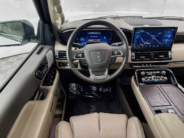 Used 2024 Lincoln Navigator L Reserve AWD/4WD image 24