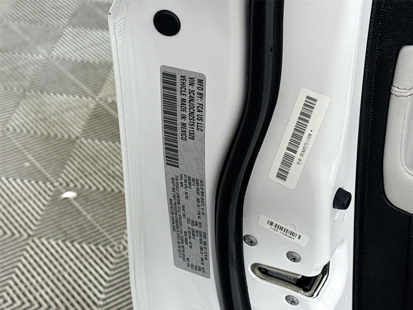 Used 2025 Jeep Compass Limited image 23