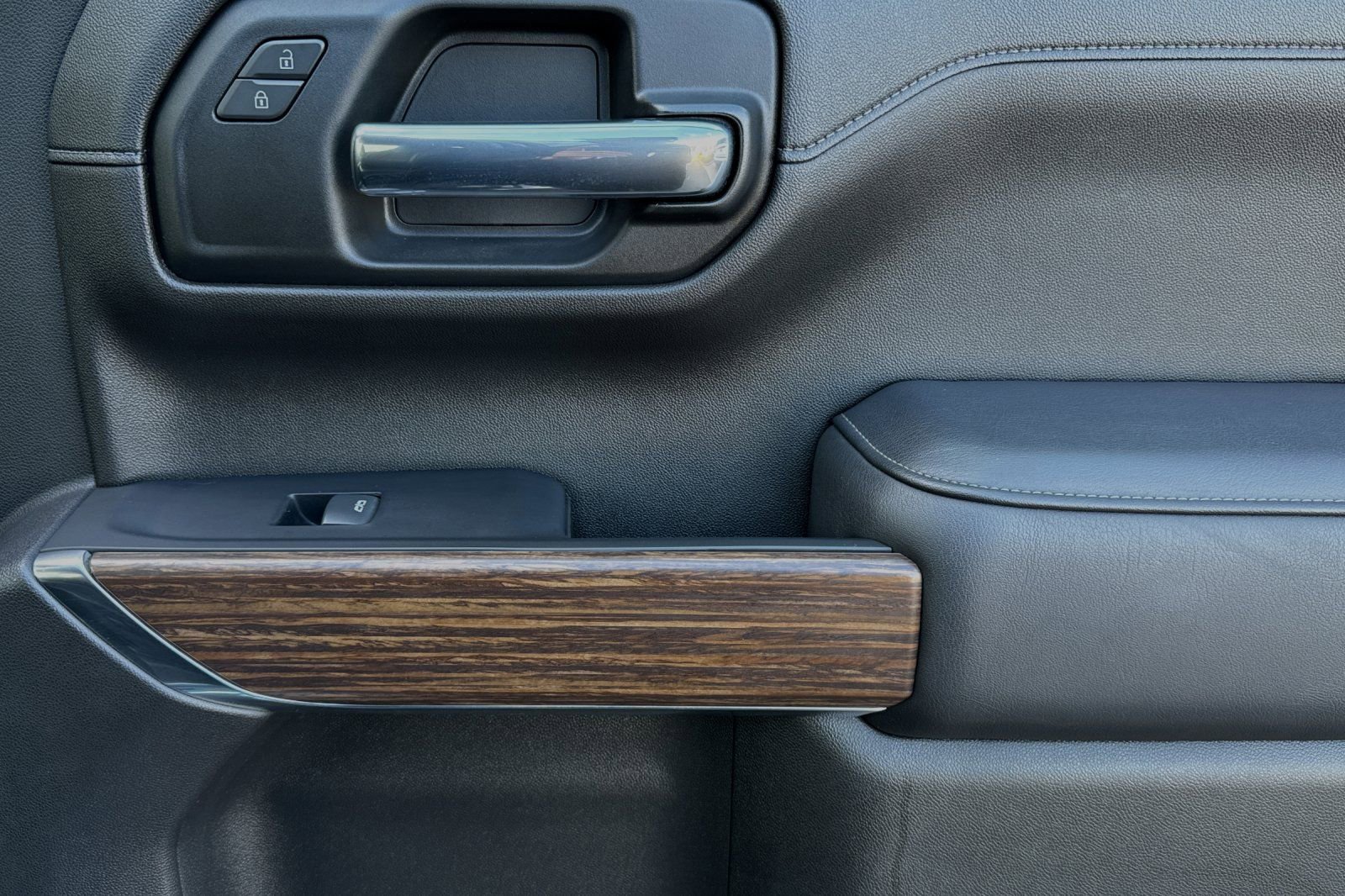 Used 2022 Chevrolet Silverado 1500 High Country w/ Z71 Off-Road Package image 20